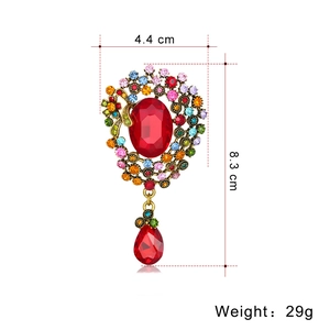 Broche vintage ornée d'un grand pendentif rouge en goutte et de strass colorés