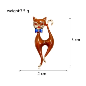 Broche chat vintage en émail marron avec nœud bleu et gemme rouge, taille 5x2cm et 7,5g