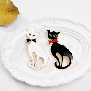 Lot de broches chat mignon en émail avec yeux en strass vert et nœuds papillon