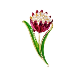 Vintage-Tulpenbrosche mit lila Emaille-Blüten, weißen Perlen und grünen Blättern