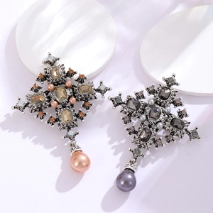 Barock-Kreuz-Brosche mit Vintage-Kristallen und hängenden Perlen für elegante Mäntel