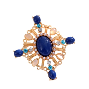 Barocke Kreuzbrosche mit blauem Edelstein, Perlen und Kristallen in Vintage-Gold-Optik