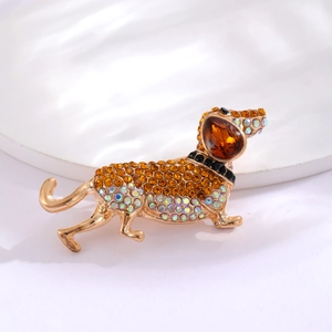 Fashion Cute Dachshund Dog Brooch Gold Plated Zinc Alloy Rhinestone Animal Lapel Pin For Suit Jacket Women Men Jewelry Accessories