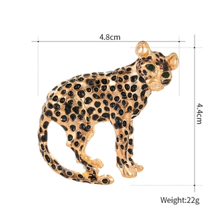 Broche léopard vintage dorée aux yeux verts et taches noires, épingle animal de 4,8cm