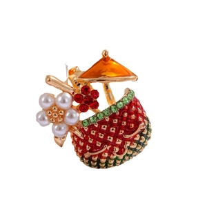 Elegant creative coconut juice brooch with gold base, colorful rhinestones and pearls