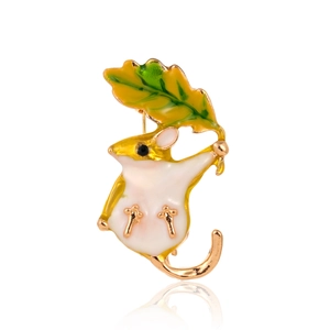 Broche souris dorée avec feuille en émail pour manteau accessoire de mode femme