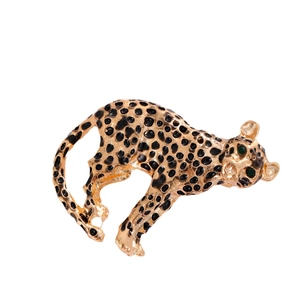 Broche léopard vintage dorée avec yeux en cristal vert et taches en émail noir sur métal