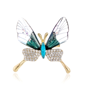 Broche papillon exquise avec ailes en acrylique et cristaux sur placage à l'or