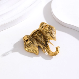 Vintage olifant broche in goudkleur met getextureerde metalen achterkant en speldsluiting