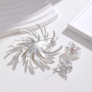 Vintage silver flower jewelry set with fireworks brooch and pink pearl stud earrings