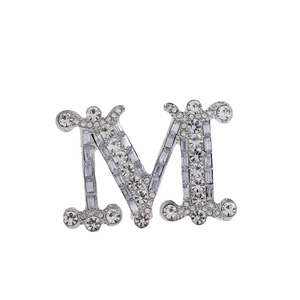 Spilla elegante a forma di M in argento con cristalli per abbigliamento da lavoro