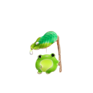 Broche grenouille sur feuille de lotus en émail vert avec finition dorée