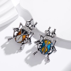 Spille a forma di scarabeo vintage con smalto colorato e cristalli lucenti su base argento