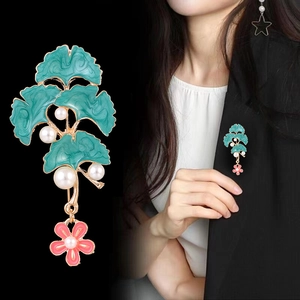 Elegant gold ginkgo leaf brooch with green enamel, white pearls and a flower pendant