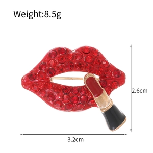 Broche lèvres rouges et rouge à lèvres avec cristaux, taille 3.2x2.6cm et 8.5g