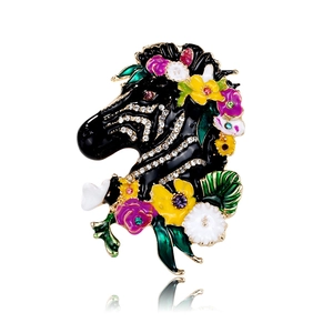 Creativa Spilla Testa di Zebra in Smalto Con Ghirlanda di Fiori Moda Spilla Animale in Lega e Strass per Donna Accessori