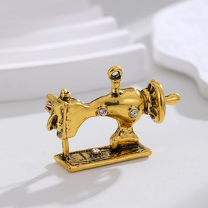 Vintage Alloy Sewing Machine Brooch Pendant Rhinestone Distressed Gold Silver Unisex Fashion Apparel Jewelry Accessories