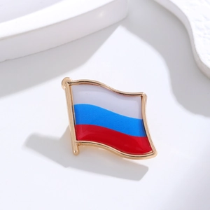 Broche drapeau russe avec placage doré et forme de bannière ondulée pour vêtements