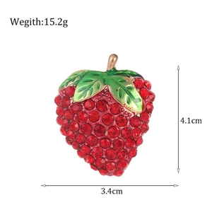 Broche double fraise en strass rouges avec feuilles en émail vert, taille 4.1cm