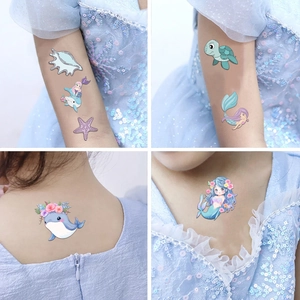 Tatouages temporaires sirène pour filles avec tortues et dauphins sur la peau