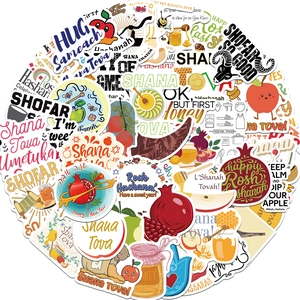 Gros plan d'autocollants de Roch Hachana avec chofar, miel et vœux de Shana Tova