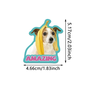 Vue détaillée de la taille de l'autocollant chien avec chapeau banane et texte Amazing