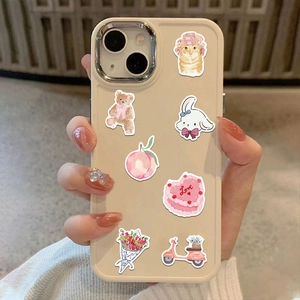 Détail de coque crème pour téléphone avec autocollants mignons d'ours et de gâteau