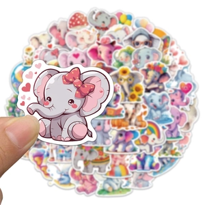 Gros plan d'autocollants d'éléphants mignons et imperméables pour ordinateurs et bouteilles