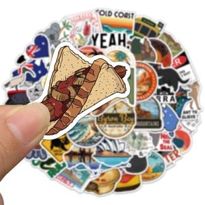 Gros plan d'autocollants de voyage Australie avec des motifs de Byron Bay et Koala