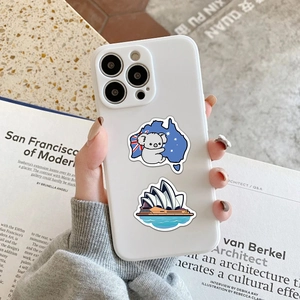 Vue détaillée d'une coque de téléphone mate avec autocollants Australie, koala et opéra de Sydney