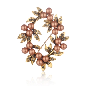 Vintage Alloy Flower Wreath Brooch With Imitation Artificial Pearl Rhinestone Elegant Leaf Breastpin For Women Wedding Party Clothing Accessory