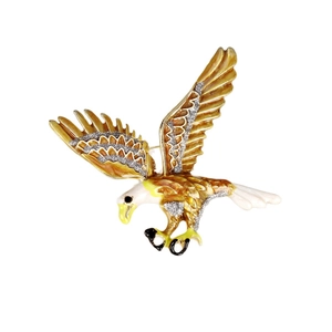 Broche aigle tendance en finition dorée avec émail coloré et détails scintillants