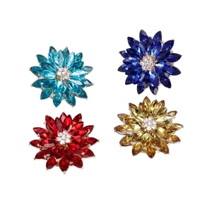Luxurious crystal snowflake flower brooches in four colors for suits and coats