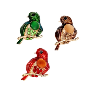 Magnifique ensemble de broches pies en émail vert, jaune et rouge avec détails cristal