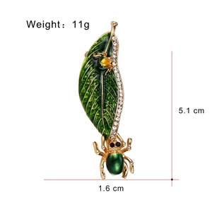 Spilla creativa a forma di insetto e foglia con ragno in smalto verde e cristalli lucidi