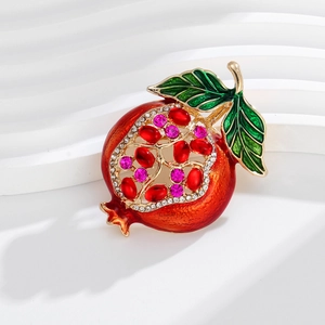 Exquisite Granatapfel-Brosche mit roten Kristallen und grünen Emaille-Blättern für Damen