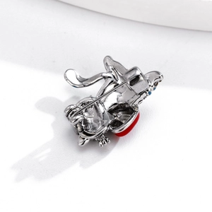 Broche chat mignonne en alliage d'argent avec cœur, vue arrière montrant l'épingle de sûreté