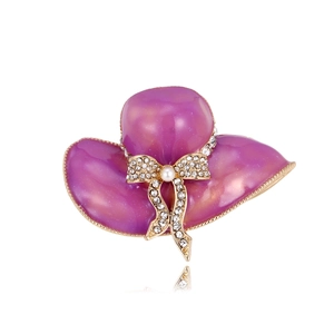 Elegante Spilla a Forma di Cappello Viola in Lega Smaltata Con Fiocco di Strass e Perla Artificial da Donna Retrò Dolce Corsage