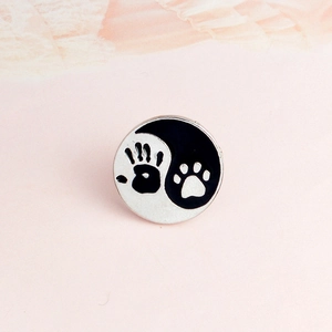 Tai Chi Yin Yang Brooch Human Handprint Animal Paw Print Alloy Enamel Lapel Pin Round Badge Fashion Jewelry Gift Unisex