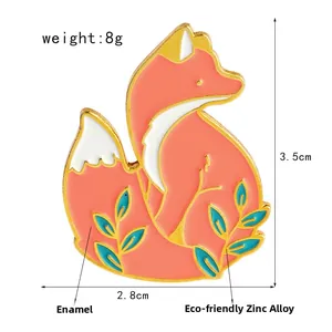 Détail de la broche renard montrant 3,5cm de hauteur, 8g et alliage de zinc émaillé
