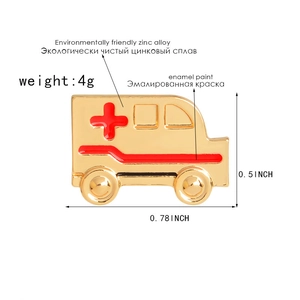 Broche ambulance en émail et alliage de zinc avec croix rouge et placage d'or médical