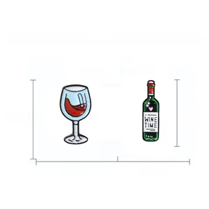 Dettaglio delle dimensioni del set di spille smaltate calice di vino e bottiglia