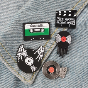Set di Spille in Smalto Tema Musica Cinema Retro Lega Disco Vinile Grammofono Cassetta Ciak Spilla Accessori Abbigliamento