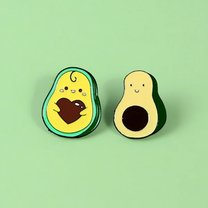 Lot de pins émaillés avocat pour sacs à dos avec motifs de cœur et fruits souriants