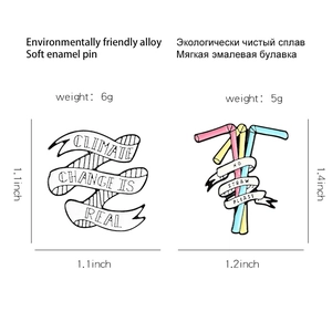 Broches en émail Climate change is real et no straw please pour l'environnement