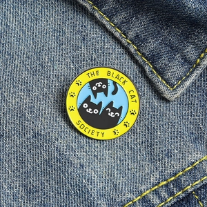 Pin's en Émail Cartoon Black Cat Society Broche Ronde en Alliage pour Vêtements Sacs Bijoux Chat Mignon Cadeau