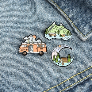 Outdoor Camping Emaille Pins Legierung Berg Wald Wohnmobil Mond Broschen Für Rucksack Jacke Reise Abenteuer Sortierte Pins