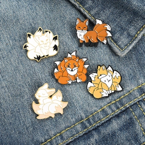 Broche Vintage en Alliage Émaillé Renard à Neuf Queues Kitsune Insigne Animal Bijoux Pour Vêtements Sac Décoration Unisexe