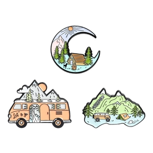 Dreiteiliges Emaille-Pin-Set mit Outdoor-Camping-Motiven wie Berggipfeln und Campern