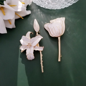 Pastoral Style Lily Flower Enamel Brooch Pin For Women Elegant Gold Alloy Floral Tulip Scarf Buckle Badge Fashion Jewelry Accessories